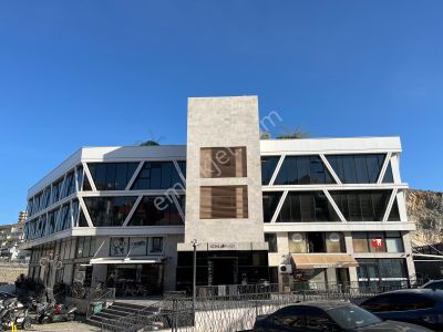 Şehir Merkezi Plazada Tam Donanımlı Modern Eşyalı Kiralık Ofis