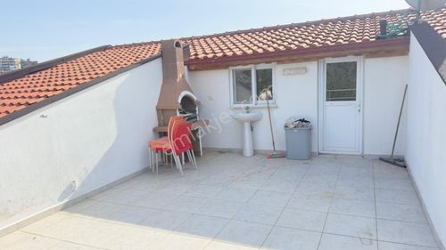 Kadınlar Denizinde Havuzlu Sitede Eşyalı 5+1 Kiralık Triplex...