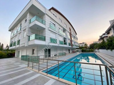 Güzeloba'da Artuklu Konutlarında 1+1 Yatırımlık Giriş Katı