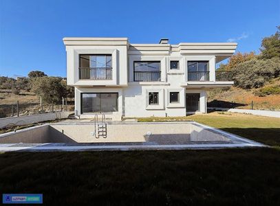 Ege Mahallesinde 4+1 Ultra Lüx Tek Müstakil Özel Havuzlu Villa