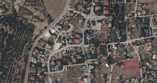 Büyük Villa Yapmaya Uygun,büyük Bahçeli Çok Kıymetli Köşe Parsel