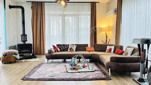 *silivri Semizkumlar'da Eşyalı Kiralık Yeni Yapı Müstakil Villa*