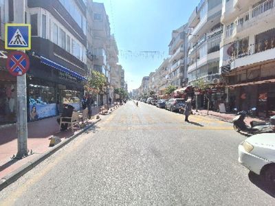 Kuşadası Tam Çarşı Merkezde,sahile 100metre,1+1 Eşyalı Kiralık Daire