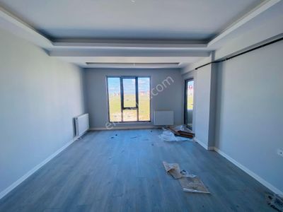 Güven'den Kapaklı'da Okullar Bölgesnde Balkonlu Arakat 1+1 Daire