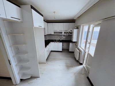 Acill_bağlum_bulvar_üzeri_1.kat_asansörlü_iskanlı_çift Balkonlu