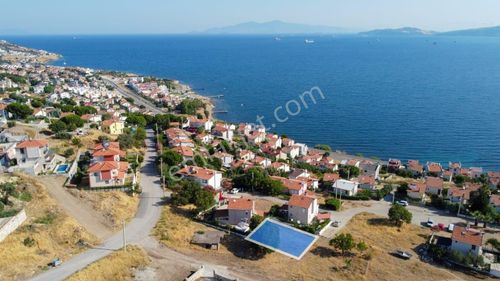 Yenı Foça'da Sahıle Yakın Deniz Manzaralı 335 M2 Satılık Arsa.