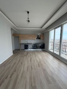 Esenyurt Piri Reis Mahallesi 1+1 Kiralık Boş Daire Balkonlu Havuzlu Site İçerisinde Metrobüse Yakın