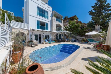 Kaş Kalkan'da Panoramik Deniz Manzaralı Modern 4+1 Villa
