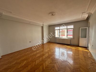 Kartal Gümüşpınar'da Merkezi Lokasyonda Satılık 3+1 Daire