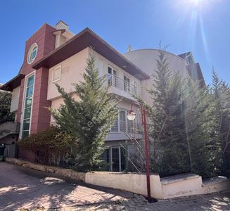Alacaatlı Arkabis Sitesi'nde Satılık 5+2 Villa, 450m², Eşyasız