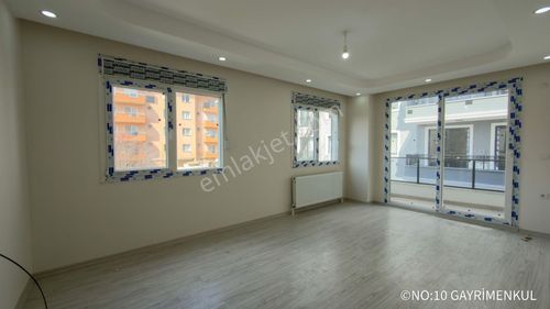 No:10 Gayrimenkul’den | Cadde Üstü Merkezi Konumda Ara Kat 2+1 (ebeveyn Banyolu + Asansörlü)