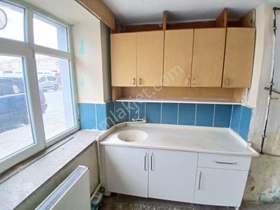 Akçay Emlak'tan Akşehir Stadyum Yanında Doğalgazlı Bodrum Kat Kiralık 3+1 Daire