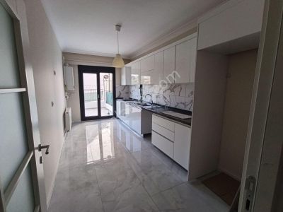 Kartal Uğurmumcu Da Oturmaya Hazır Boş Satılık 4+1 Daire