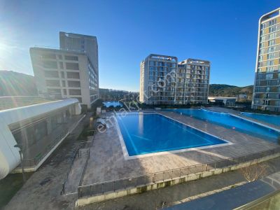 Rumeli World'den Teknik Yapı Evora Park'ta 1+1 Eşyalı Havuz Manzaralı Lüx Daire