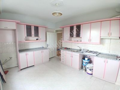 Akçay Emlak'tan Akşehir Park Hayat Hastahanesi Civarında Bakımlı Doğalgazlı 2. Kat Kiralık 3+1 Daire