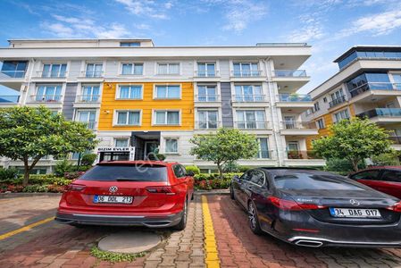 Beylikdüzü Metrobüse Yakın Lokasyonda 2+1 Oturuma Hazır Satılık Daire !!