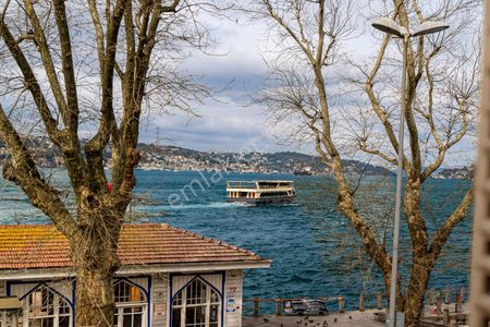 Boğazın Kalbinde Beylerbeyi İskele 'de 4+1 Yol Yalı Dairesi