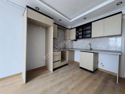 Mavi Emlaktan Atatürk Cad.belediye Karşı Arası 1+1 Lüx Satılık D