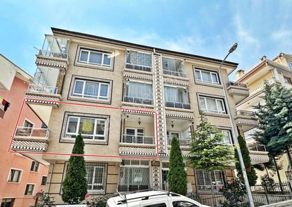 3+1 1.kat Cadde Üzeri Toplu Taşıma Yakını Çift Balkon