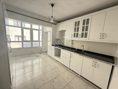 Tesisler Cadde Üzerinde Acil Satılık 3+1 Daire