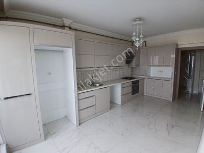 Akçay Emlak'tan Akşehir Perşembe Pazarı Altında 2 Yaşında Asansörlü Ara Kat Kiralık 3+1 Daire