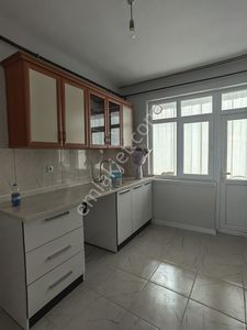 Akçay Emlak'tan Akşehir Gazi Mahallesi Nihat Dayanık İlkokulu Civarında Bakımlı Kiralık 3+1 Daire