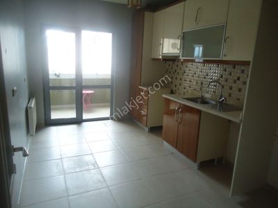 Krc'den Merkezi Konumda Katta Kiralık 3+1 Daire