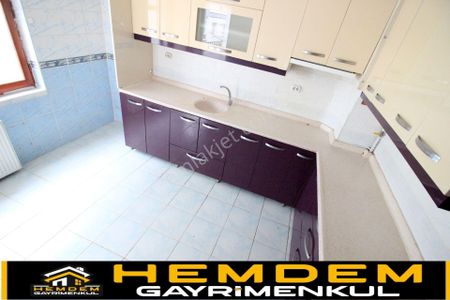 Hemdem Gayrimenkul'den Süvari'de Özgüneş Tren İstasyonu Yanı Ara Katta 3+1 Satılık Daire