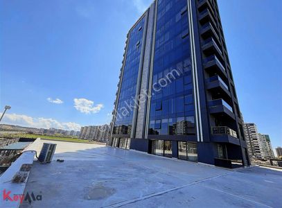 Geniş Teraslı Satılık Büro