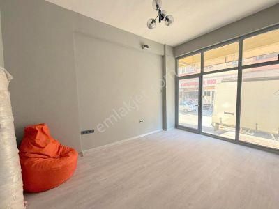 Mertcan'dan Cadde Üzeri Giriş Kat Depolu Geniş Dükkan