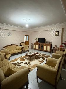 Gaziler Peyas Taksi Durağı Yanı Satılık 3+1 Daire