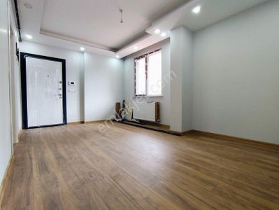 Mertcan Dan Adnan Kahveci Metroya Yürüme 2+1 Yüksek Giriş Fırsat