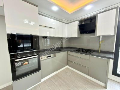 Referans'tan Altınkum'da Modern Tasarımlı Asansörlü 1+1 Daire