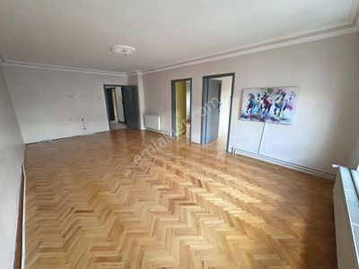 Abidinpaşa Mahallesi Ara Kat Ön Cephede Geniş 3+1 Satılık Daire