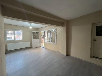 Gümüşpala Merkez'de Doğalgazlı Pazar Yeri Yakını 2+1 Kiralık Daire