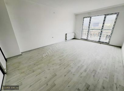 Lider Emlak'tan **ön Cephe** 3+1 Satlık Daire