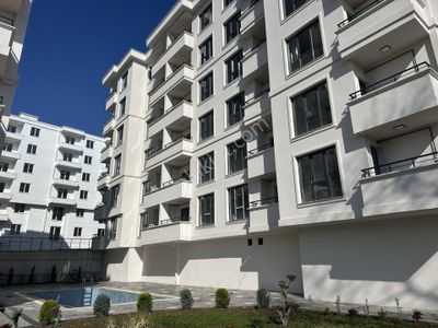 Atakum Körfez'de Bostancı Blv. Cepheli Havuzlu Sitede 1+1