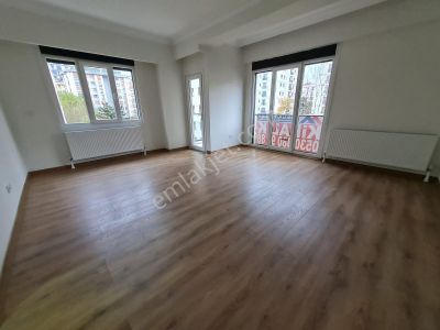 Selamiçeşme Özgürlük Parkına Yakın Balkonlu Kiralık Daire