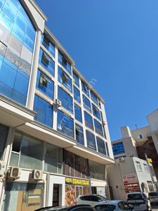 Usta Gayrimenkul'den Kiralık Merkezi Konumda Ferah Ofis