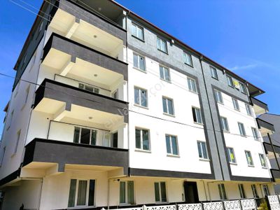 **eryıldız Gayrimenkul'den**kapaklı Mevlana Mah.iskanlı Lüks 2+1