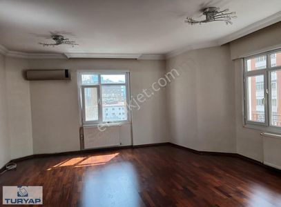 Kadıköy Bayar Caddesinde Kısa Dönem 5 Aylığına Kiralık 3+1 Daire