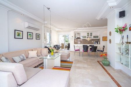 Alanya Oba Denize 50 Metre İkamete Uygun 2+1 Satılık Daire Fırsat Ürün!