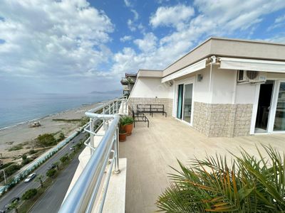 Alanya Mahmutlar’da Denize Sıfır, Panoramik Deniz Manzaralı Ultra Lüks 4+1 Dubleks