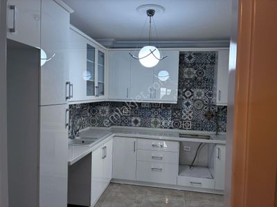 Beylikdüzü Cumhuriyet Mah. Yenilenmiş 3+1 Kiralık Daire – Açık Otopark & Asansörlü