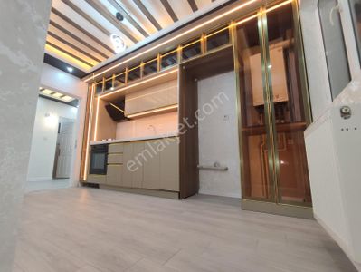 Yılmaz Gayrimenkulden Cadde Üzerı Asansorlu Kacırılmayacak 3+1 Fırsat Dairesi