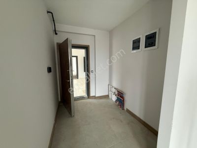 Göl Manzaralı, Kapalı Mutfaklı 4+1 Kiralık Daire