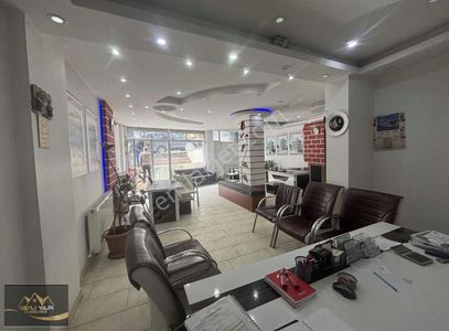 Cadde Üstü 160 M Satılık Dükkan