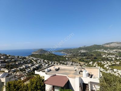 Gümüşlükte Özel Kum Plajlı Sitede Deniz Manzaralı Satılık Villa