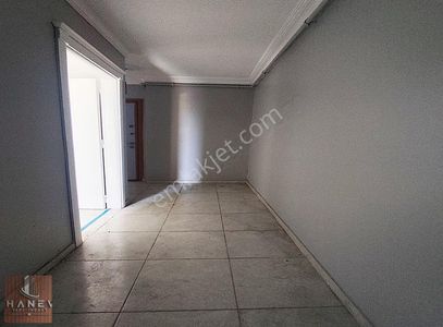 Merkezi Konumda İskanlı Kat Mülkiyetli 2+1 Satılık Arakat Daire