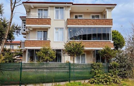 #ay Emlaktan# Müstakil Bahçe Kullanımlı Denize Yakın 2+1 Daire.